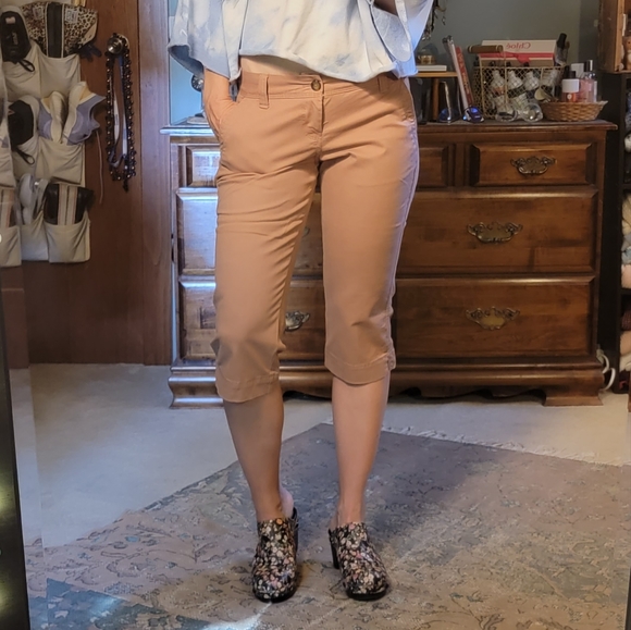 Old Navy Perfect Capris! - Picture 3 of 7
